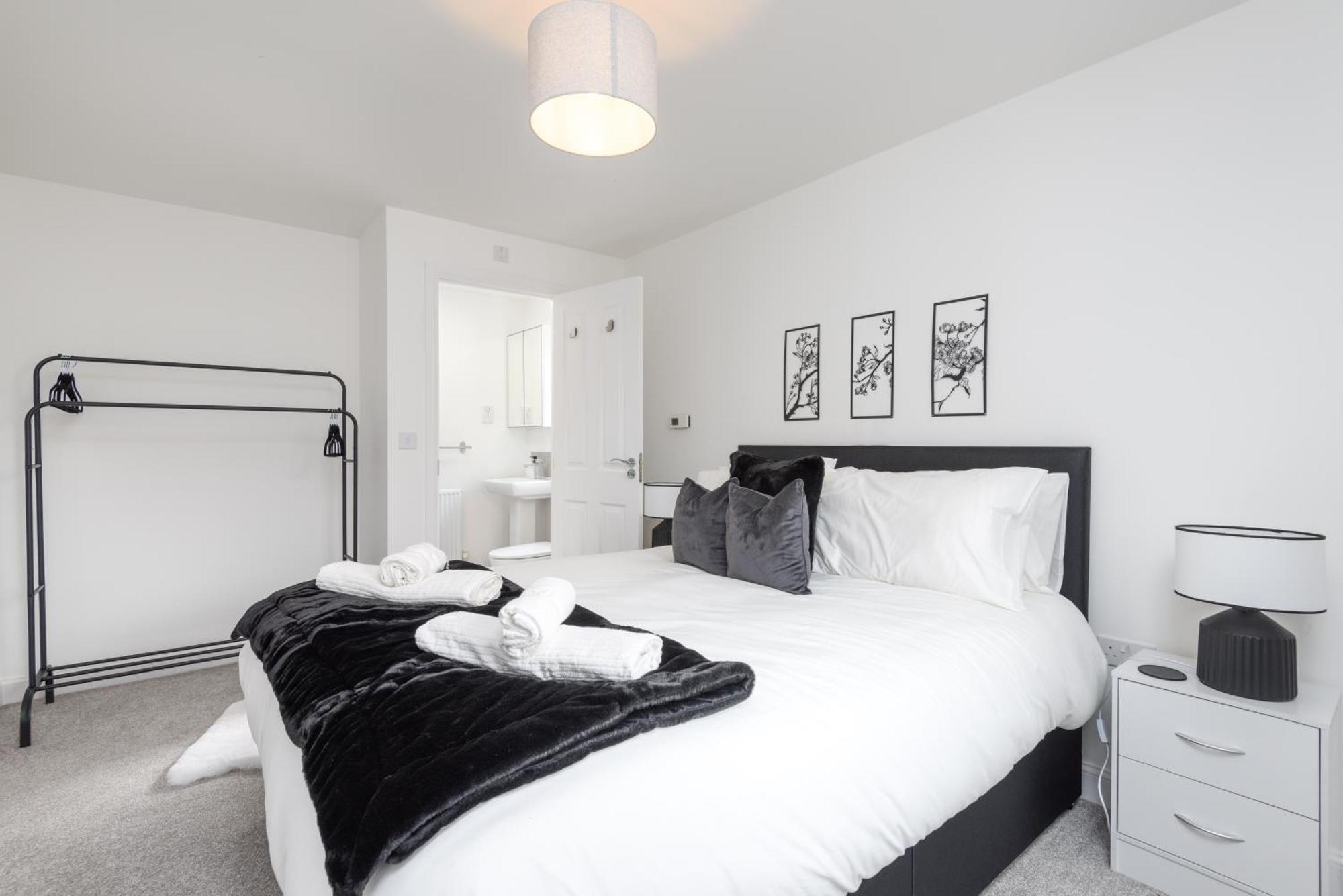 Spacious Luxury House In With Free Parking & Garden - Sleeps 7 * Canterbury